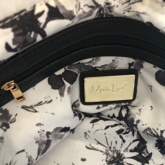 Black Mode Luxe PVC Satchel - Great Lining - Picture 3 of 4